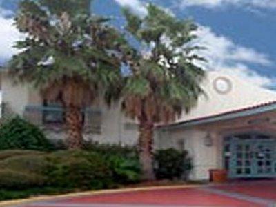La Quinta By Wyndham New Orleans Causeway 3*